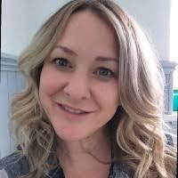 Lucinda Bennett's Instagram, Twitter & Facebook