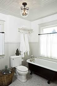 Bathtubs are common in all modern bathrooms, but a little innovation can create stylish designs in the bathtubs. Download Bathrooms With Clawfoot Tubs Ideas Pics Home Decor Interior Design Ideas