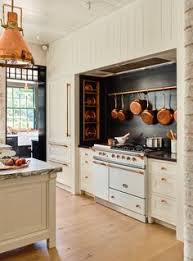 A kitchen of this size is perfect for entertaining guests and hosting parties, and the island is an ideal gathering area which also provides a space to put drinks or snacks. Kayla Morales Kaylakoalacakes Profile Pinterest