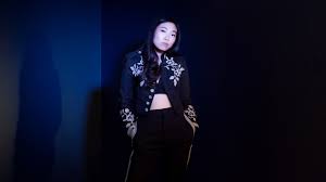 Courtesy of barry wetcher/warner bros. In Ocean S 8 Awkwafina Steals Jewels And Scenes Gq