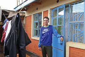 Het project is gebouwd op vijf zuilen.de nederlandstalige versie startte op 19 juni 2001 en is, gemeten naar het aantal lemma's, met meer dan 2 miljoen artikelen de op vijf na grootste taalversie. Fit For Life Magazin