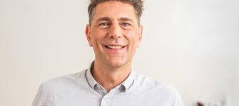 Von Thomas's Instagram, Twitter & Facebook