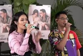 Sekolah smp dan smk idn berada dibawah yayasan idn dengan pembina bapak dedi gunawan, mt, ccie. Satu Sekolah Afgan Pakai Baju Sma Di Klip Duet Bareng Raisa Republika Online