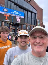 Hello everybody!! Anyone in Indy for the Elite 8!! Go Vols!! JM 4 SRIETER  BIETA MARCH MADNESS SUNDAY, MARCH MARCH30 ELITE ELITEETCUT 30 -2:20 NCAA  EIGHT T 2 TENNESSEE H HOUSTON 美
