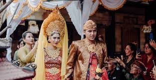 Kelengkapan pakaian pegon di antaranya sebagai berikut. Susunan Acara Ritual Dan Prosesi Pernikahan Adat Bali