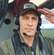 Piloto gaúcho é homenageado em despedida após trágico acidente aéreo