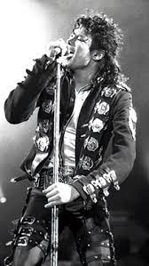يمكنك الاستماع إلى الأغاني والغناء كلمات مايكل جاكسون كطفل وفي. Michael Jackson Wikipedia