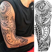 Ce tatouage temporaire manchette de crane noir et gris conviendra à merveille. Tatouage Manchette Maori Tatouage Ephemere Bras Mikiti