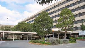 Public car parking is available for the women's and children's hospital at the medical centre car park located in kermode street (adjacent to the pedestrian crossing) and is payable by the hour as follows: Rw9xbxs1j32iym