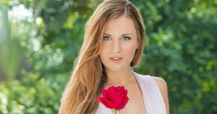 We were first introduced to rachel lindsay in the bachelor season 21 competing to win the heart of nick viall. Bachelorette 2017 Ela Simic Ist Die Nachfolgerin Von Zaklina Djuricic Gmx Ch