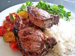 White Rice With Sweet Peas Potato Salad Lamb Chops That Is What I Am Going To Eat Tonight In The Dinner Buenisimo Delicious Lamb Chops Food Dinner