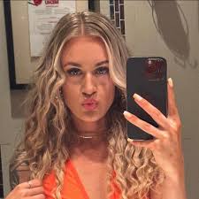 Where to find a good tanning salon with spray tanning services in Lakeland?