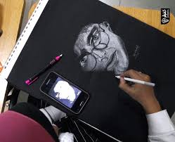 بالفحم الابيض لأحد م تدربى كورس رسم البورتريه من ليفل 3 فحم أسود وأبيض وألوان بوآسطة الم در ب ahmed mostafa drawings electronic products tablet