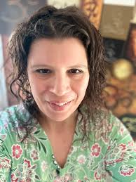 I'm an Interdisciplinary Artist & Teacher for Creatives. I'm hosting a FREE  ✨CREATIVE BREAKTHROUGH MASTERCLASS✨ Tuesday, June 25th: 9:00am