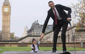 Find Out Who S The Tallest Person In The World Care Calm Tall Guys Guinness World Records World Records