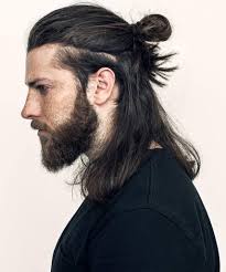Rambut gondrong dengan potongan bob (sebahu atau di atas bahu) bukan berarti gak bisa di tata lho bro! 15 Inspirasi Gaya Model Rambut Pria Terbaik 2021