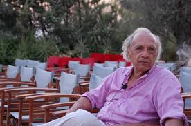 Ο άλκης κολλάτος, για τον οποίο ο δημήτρης κολλάτος είχε κάνει την ταινία «η ζωή με τον άλκη» στην οποία είχε παίξει ο άλλος του γιος, αλέξανδρος, έπασχε από αυτισμό. 3ekinhsan Oi Bradies Ellhnikoy Kinhmatografoy Sto Kthma Kollatoy