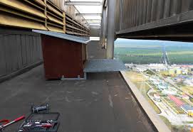 Dzięki współpracy dyrekcji elektrowni i miasta kamieńsk obelisk z pamiątkową tablicą został postawiony przy ul. Belchatow Powstal Dom Dla Sokolow Na Dachu Bloku Energetycznego Elektrowni Zdjecia Belchatow Nasze Miasto