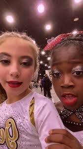 Jessica Gragg's Instagram, Twitter & Facebook