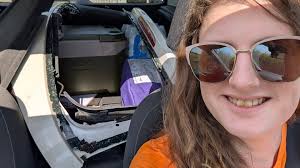 沒錯上班+吃飯睡覺就20小時去了剩下的三個多小時才是自己的這也是上班前沒意識到的事