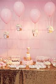 Machen sie sich diese endlose vorstellungskraft und kreativität ihrer tochter zu. Baby Geburtstag Feiern Schone Deko Ideen Fur Madchen
