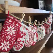 Here are a few quick steps to start your own new fun family christmas advent tradition! Ravelry Mitten Garland Advent Calendar Pattern By Kathy Lewinski