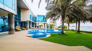 In addition, al wasayef provides premium flats in dubai at a reasonable price. Huge 12 Bedroom Luxury Villa On The Palm Jumeirah With Pool Gym And A Lift Youtube