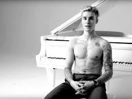 Justin bieber put all of his tattoos on display and well, fans think he's doing everything he can to win selena gomez back! Justin Bieber Admits He Tried To Change His Selena Gomez Tattoo Teen Vogue
