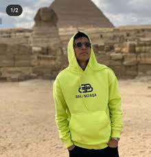 24 سبتمبر 1994)، هو لاعب كرة قدم مغربي يلعب في مركز الجناح أو الوسط الهجومي مع الزمالك. Ø£Ø´Ø±Ù Ø¨Ù† Ø´Ø±Ù‚ÙŠ ÙŠÙ†Ø´Ø± ØµÙˆØ±Ø§ Ø¬Ø¯ÙŠØ¯Ø© Ù„Ù‡ ÙÙŠ Ø§Ù„Ø£Ù‡Ø±Ø§Ù…Ø§Øª