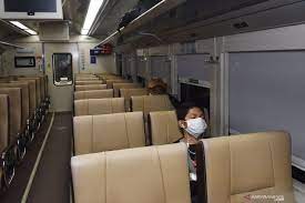 Maybe you would like to learn more about one of these? Mulai Hari Ini Ka Reguler Kembali Beroperasi Penumpang Dilarang Bicara Dalam Kereta Pikiran Rakyat Bandung Raya