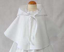Découvrez dans notre boutique en ligne une collection raffiné et chic pour habiller votre bébé à l'ocasion de son bapteme ou lors dune cérémonie. Cape Bapteme Avec Capuche Pour Bebe Garcon Personnalisee Bapteme Bebe Garcon Cape Blanche Bapteme Un Grand Marche