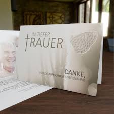 Indem sie eine dankeskarte verfassen, zeigen sie, dass sie die beileidsbekundung oder anteilnahme auf der beerdigung in unserem ratgeber finden sie 13 tipps, wie sie eine danksagungskarte pietätvoll schreiben können und viele kostenlose danksagungen, um. Personliche Trauer Danksagungskarten Trauerdruckportal