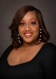 Lisa Augustin's Instagram, Twitter & Facebook