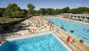 evenement planetaire la piscine en plein air du parc de sceaux a rouvert cette semaine avec ses quatre bassins elle piscine piscine en plein air plein air