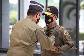 Sebanyak 53 awak telah dinyatakan gugur dalam tugas. Kapolri Dianugerahi Wing Kehormatan Dan Baret Kapal Selam Hiu Kencana Divisi Humas Polri