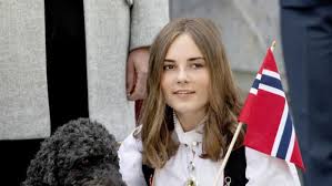 She is second in line to succeed her grandfather king harald v. Ingrid Alexandra Tragt Die Haare Jetzt Wie Mama Mette Marit