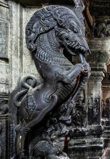 The magnificent Yali sculpture at the sacred Meenakshi Amman Temple in Madurai, Tamil Nadu 🇮🇳 Yali, the mythical guardian beast of ancient Hindu temples, blends the lion's strength with the dragon's ferocity —