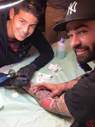 Lengte, gewicht, lichaamsafmetingen, tattoos & stijl. James Turns The Tables On Tattoo Artist Marca In English