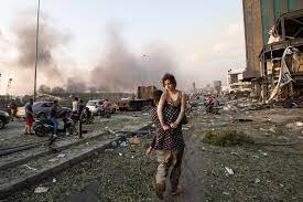 Aftermath of a massive explosion is seen in in beirut, lebanon, tuesday, august 4, 2020. Libanon Tote Und Tausende Verletzte Nach Explosion In Beirut Zeit Online