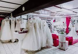 Unsere exklusiven brautkleider sind unnachahmlich und bieten alles, was sie sich für einen der wichtigsten. Hochzeitskleider Brautmoden Hochzeitsausstatter Rehr Arendsee