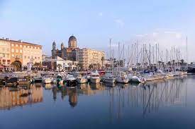 From wikimedia commons, the free media repository. Magazine Article Frejus And Saint Raphael Focus On Two Privileged Addresses