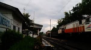 Stasiun barat adalah stasiun kereta api kelas ii yang terletak di karangsono, barat, magetan. Senja Kala Stasiun Kuno Tertua Indonesia Regional Liputan6 Com