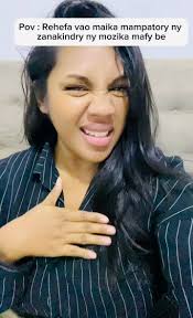 Ho tahiana ianao mba ho fitahiana ho an'ny hafa❤️ Mety sedraina ihany koa,  mba hizara ny nahafahanao amin'ny hafa. Ankafizo ilay lalana, tsy misy nofy  lehibe mora tafapetraka izany. Bijoux et lunettes