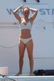 Victoria swarovski is playing on ′′ the dream ship she's stabbing lake together with florian silbereisen what a premiere for let's dance presenter victroia swarovski (27). Crystal Heiress Victoria Swarovski Wears Bikini On Luxury Yacht Daily Mail Online