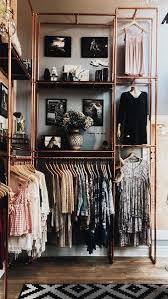 Idee Fur Eine Offene Garderobe Stellen Sie Ihre Kleidung Perfekt In Kleidung Auf Garderobe Kleidung Of Idee Dressing Penderie Dressing Placard Chambre