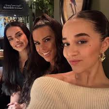 Does anyone have a contact number for Dean Evans, he's Arthur's next door  neighbour xxx