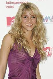 Shakira Long Curls With Bangs Shakira Hair Shakira Hair Styles