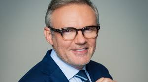 Éric Brunet quitte LCI pour revenir sur BFMTV !