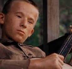 What could be causing a pulsating hum noise in a 2002 Ford F250 4x4 7.3L  Powerstroke?