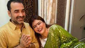 Maybe you would like to learn more about one of these? Meet Mridula Tripathi The Beautiful Wife Of Pankaj Tripathi And Their Unique Love Story